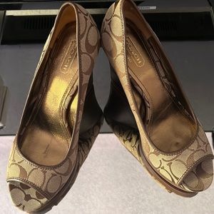 Coach tan and chocolate C wooden wedges size 9.5